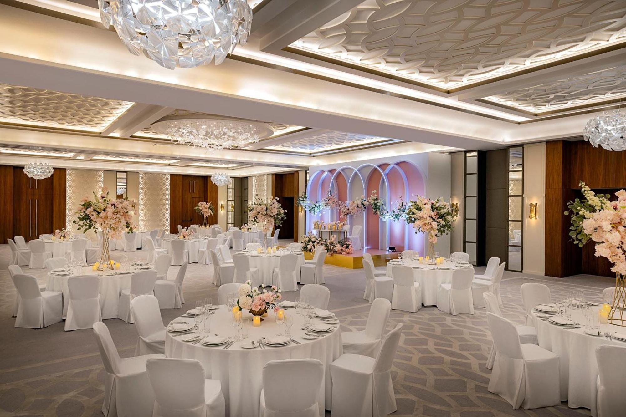 Sheraton Astana Hotel Bagian luar foto The ballroom