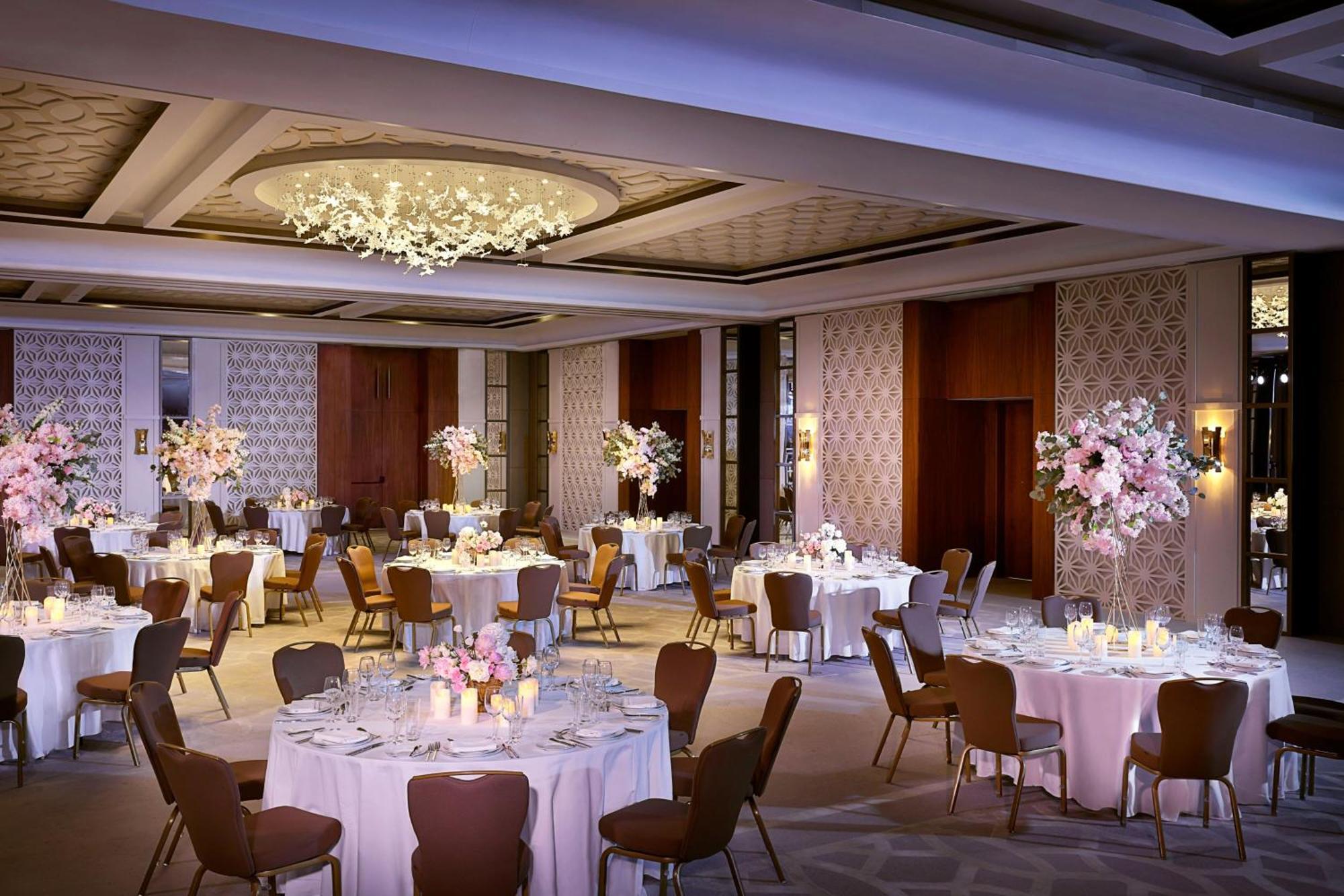 Sheraton Astana Hotel Bagian luar foto The ballroom