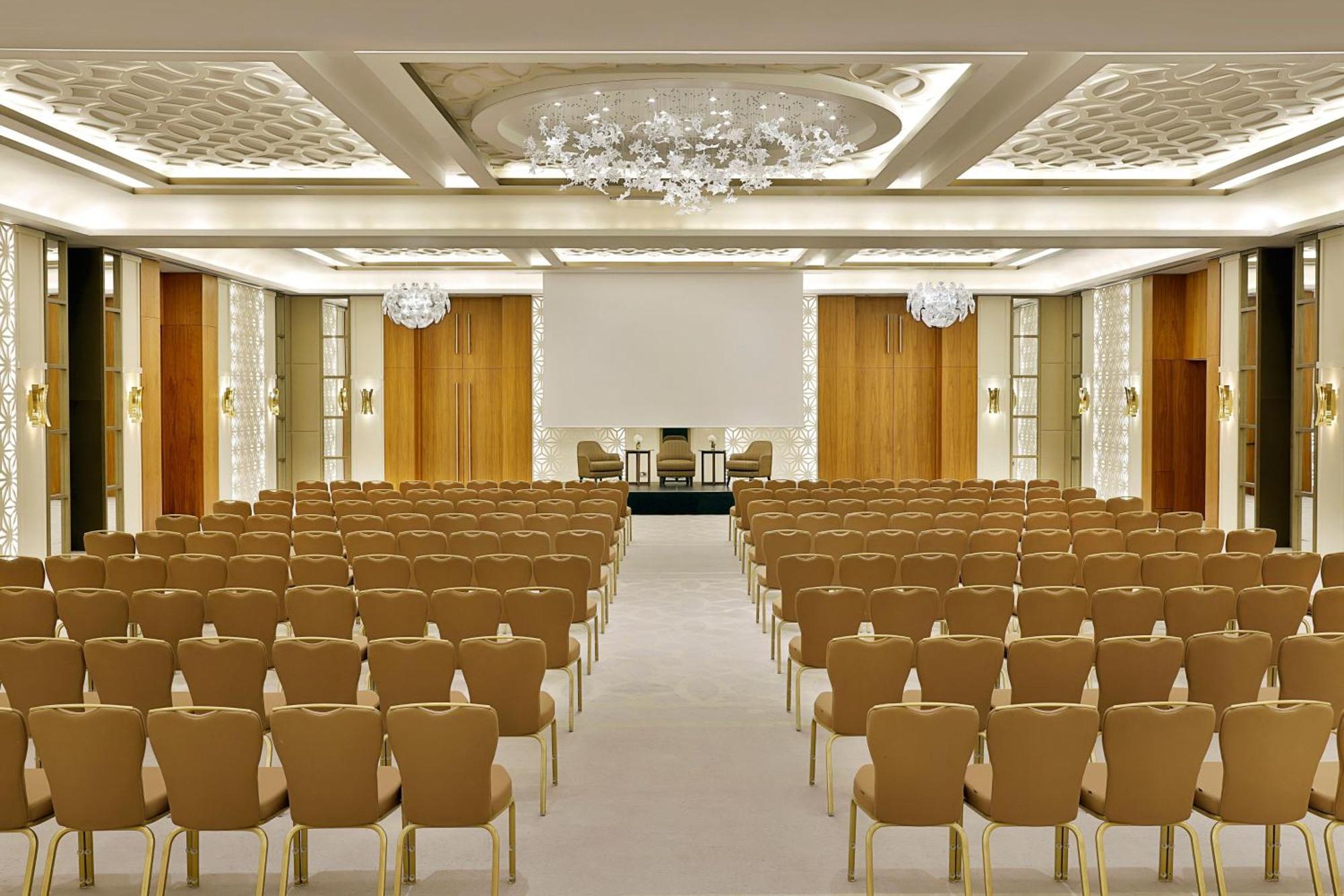 Sheraton Astana Hotel Bagian luar foto The ballroom