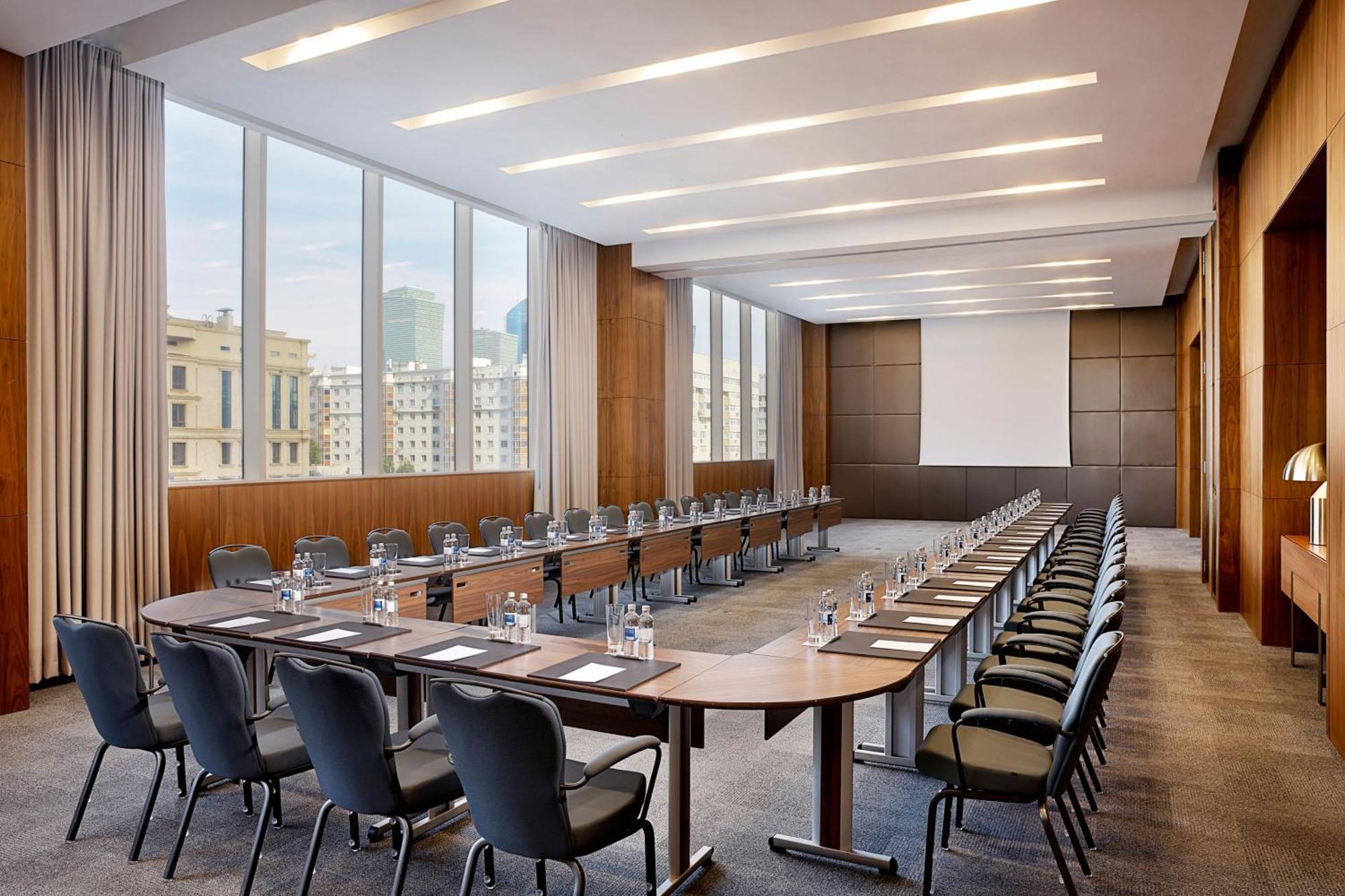 Sheraton Astana Hotel Bagian luar foto Meeting room