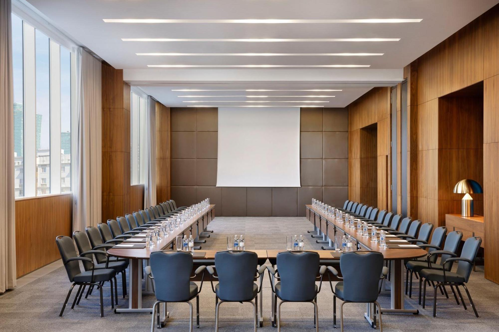Sheraton Astana Hotel Bagian luar foto The boardroom