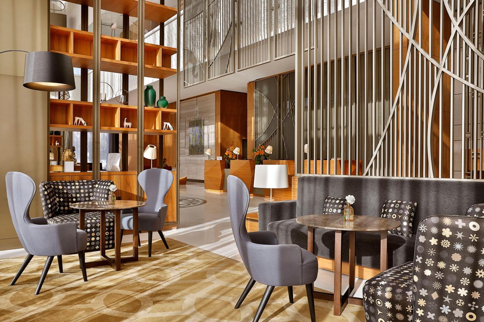 Sheraton Astana Hotel Bagian luar foto The lobby of the hotel