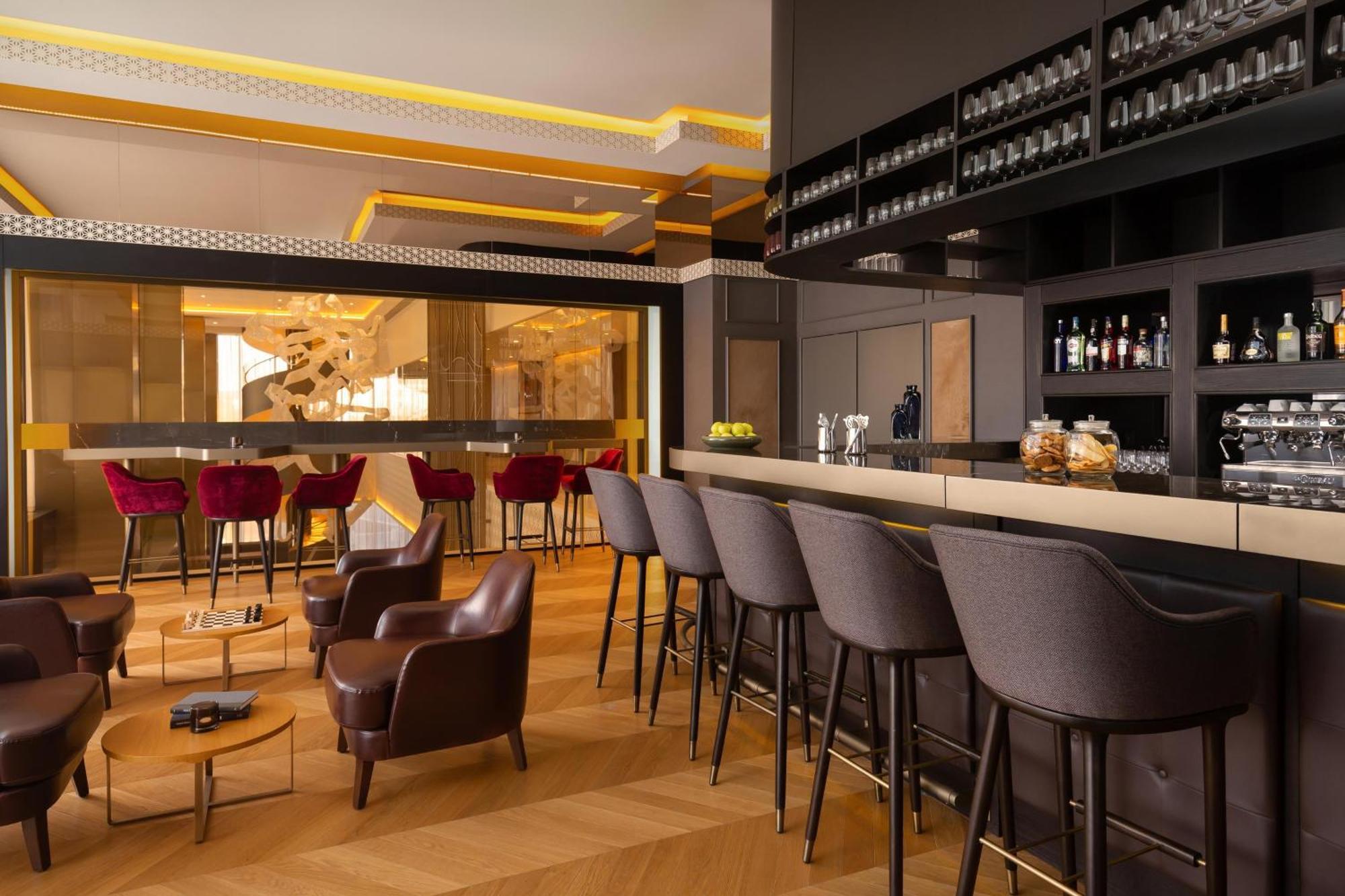 Sheraton Astana Hotel Bagian luar foto The bar at the 10118 Otto Kunz