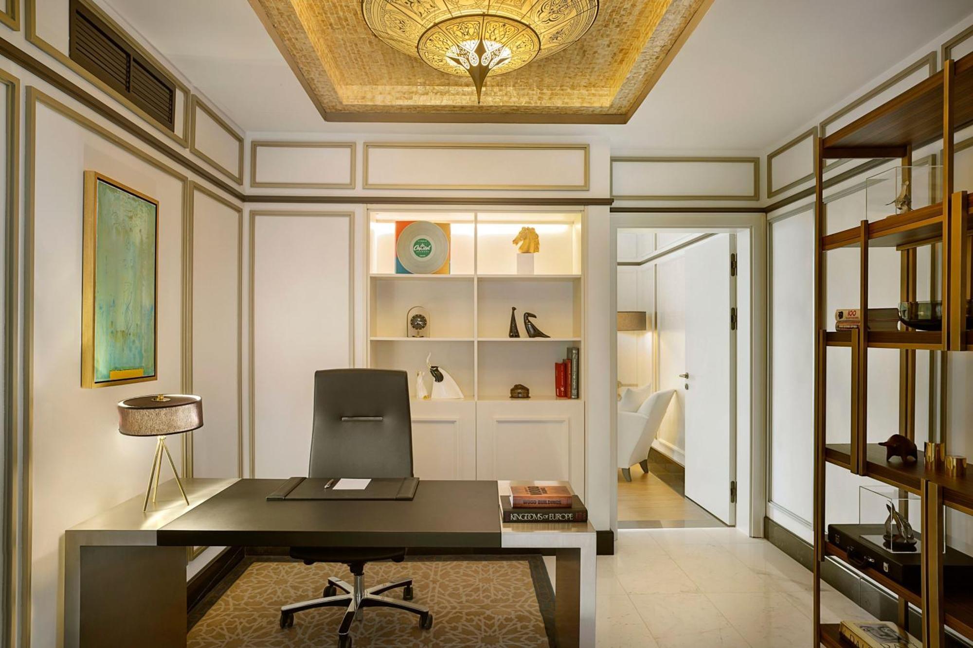 Sheraton Astana Hotel Bagian luar foto A private office at the Mandarin Oriental, Jakarta