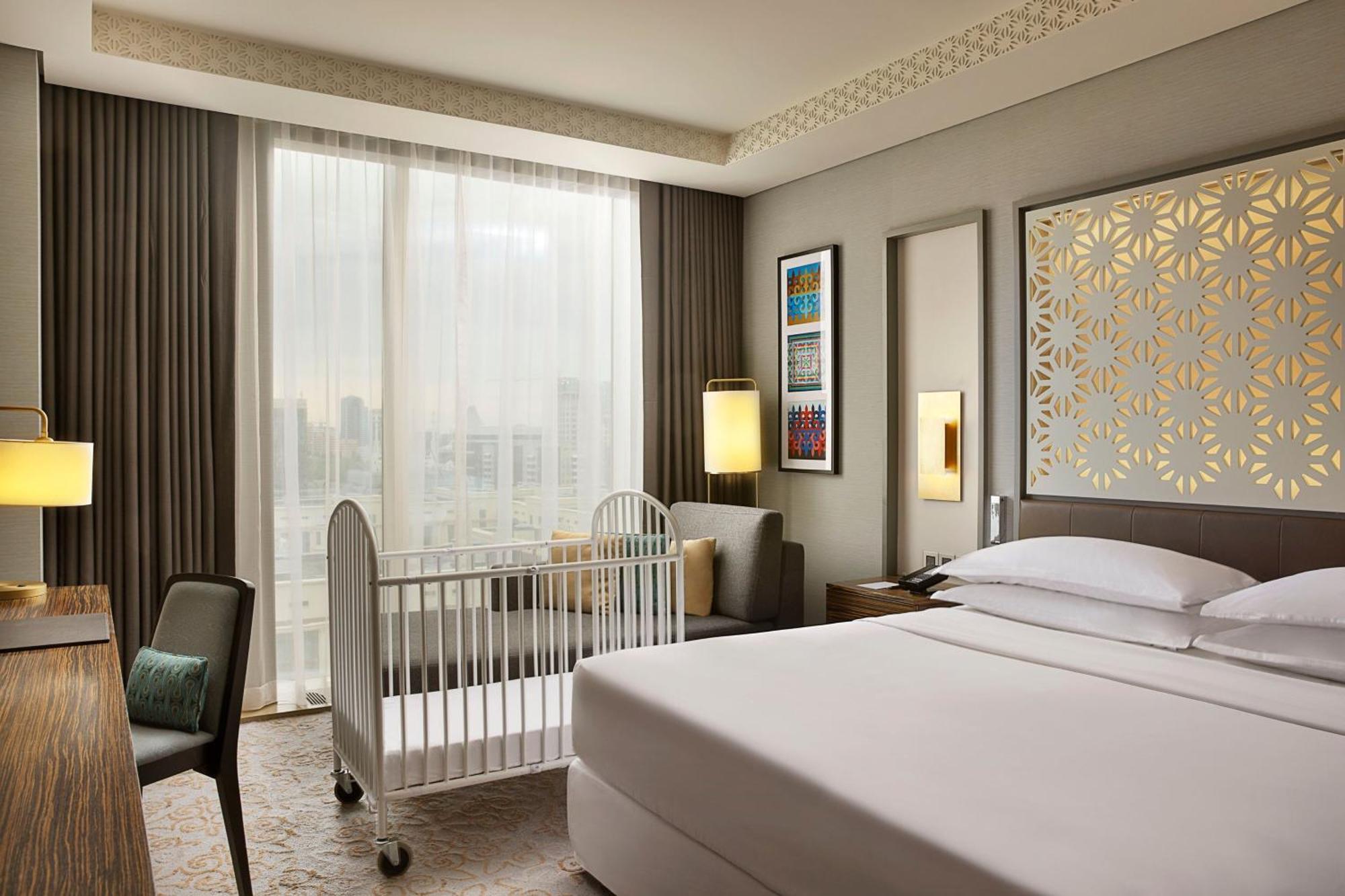 Sheraton Astana Hotel Bagian luar foto A room at the hotel
