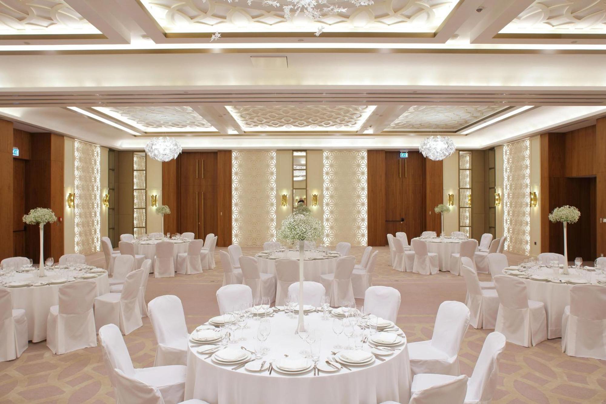Sheraton Astana Hotel Bagian luar foto The ballroom