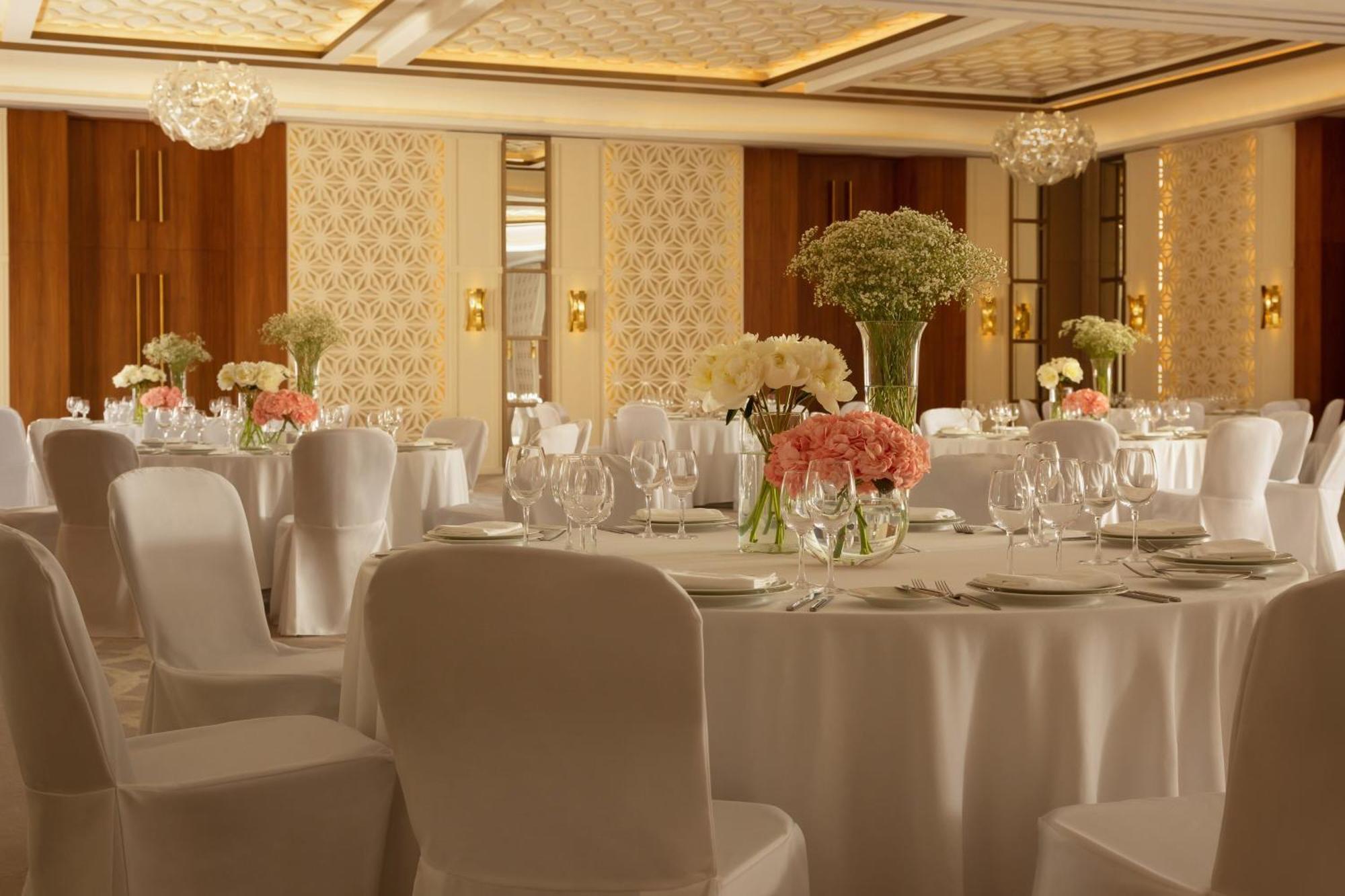 Sheraton Astana Hotel Bagian luar foto The ballroom