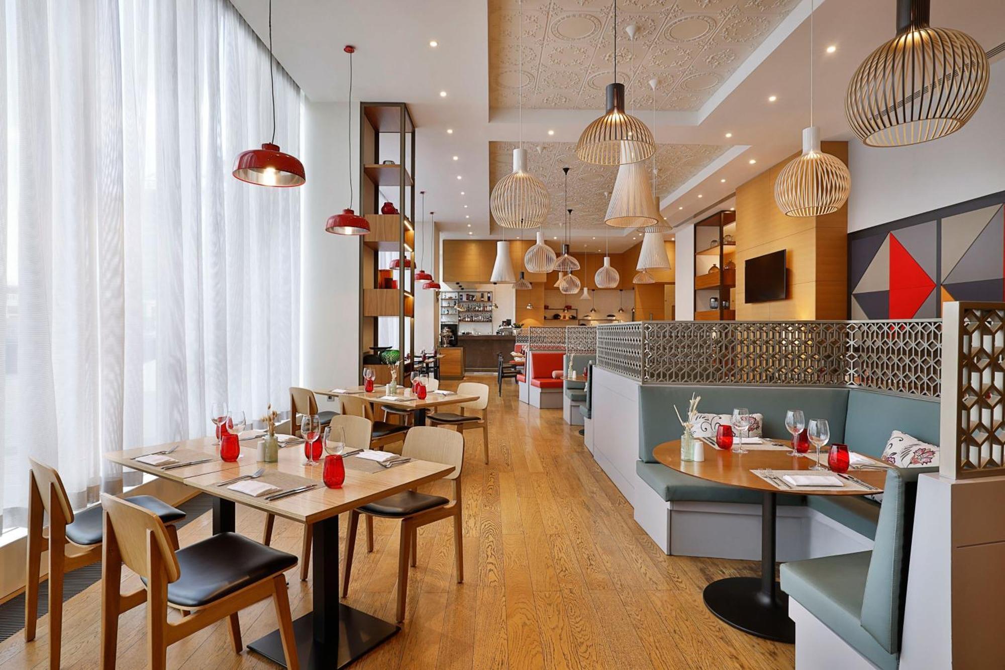 Sheraton Astana Hotel Bagian luar foto The restaurant