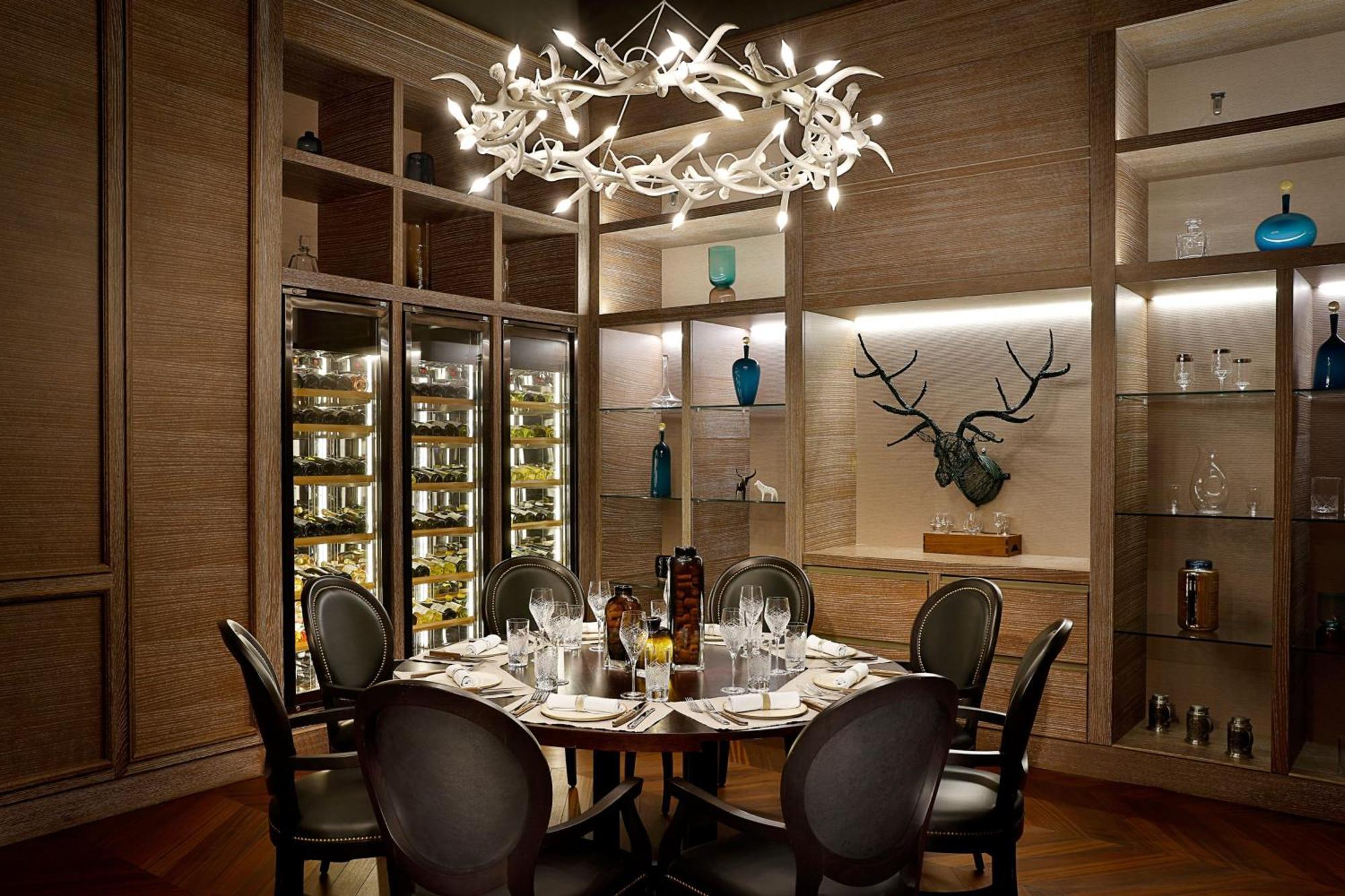 Sheraton Astana Hotel Bagian luar foto The Wine Room