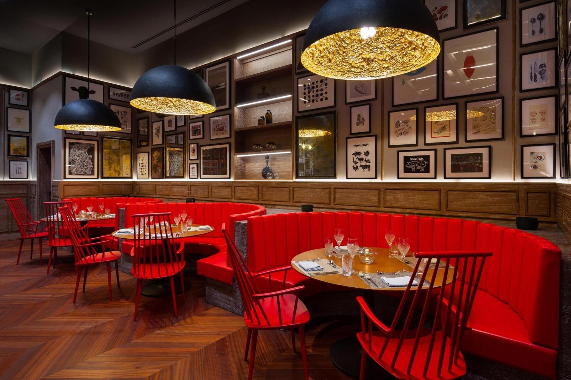 Sheraton Astana Hotel Bagian luar foto Interior of the restaurant