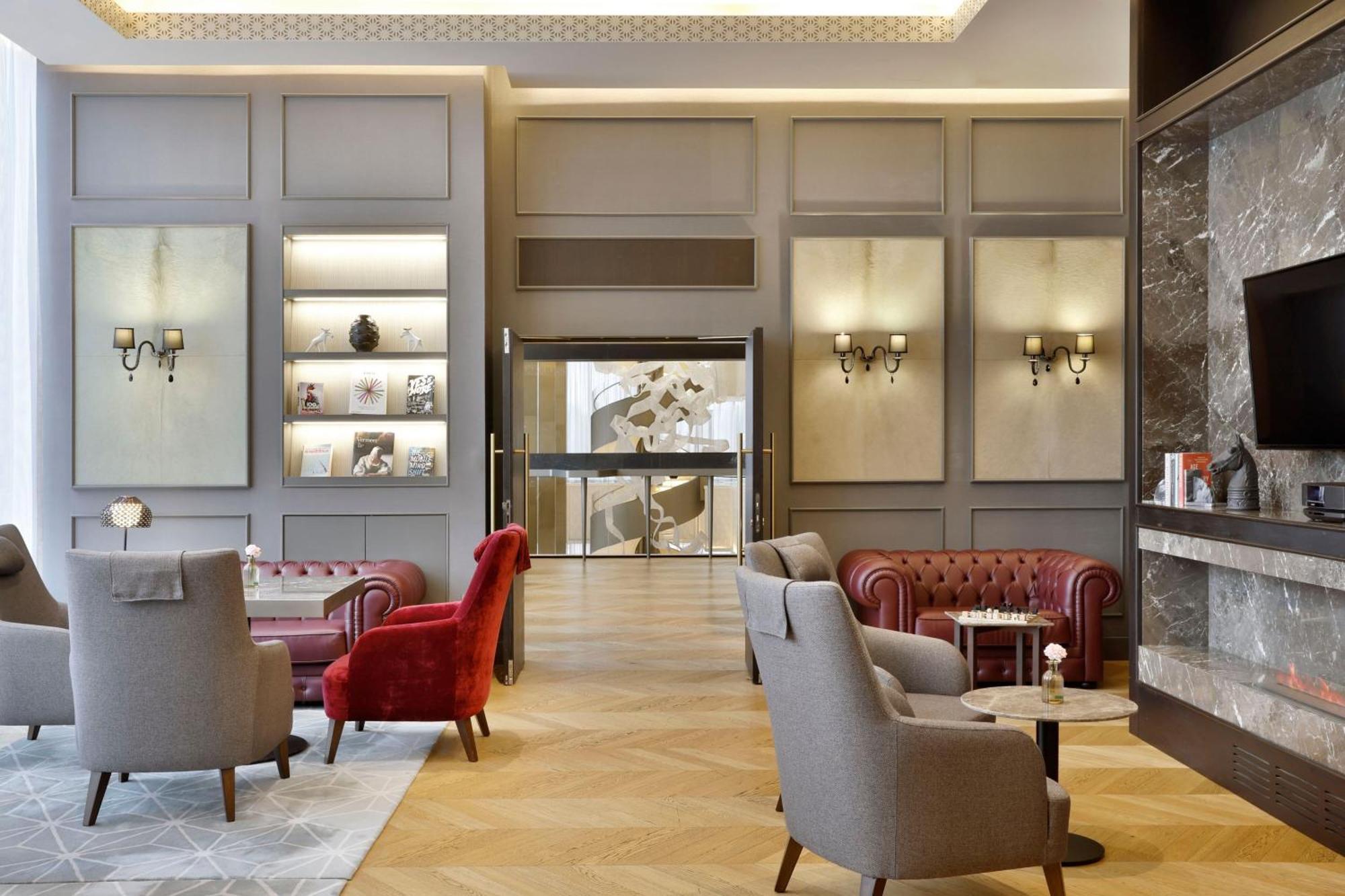 Sheraton Astana Hotel Bagian luar foto The hotel's lobby